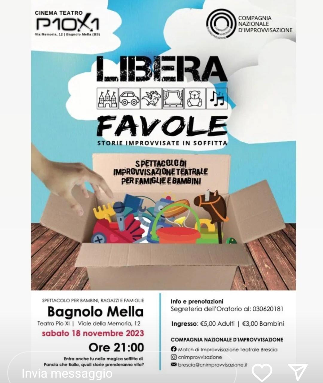 Bambini e famiglie che godono dello spettacolo di improvvisazione teatrale LIBERA FAVOLE a Bagnolo Mella